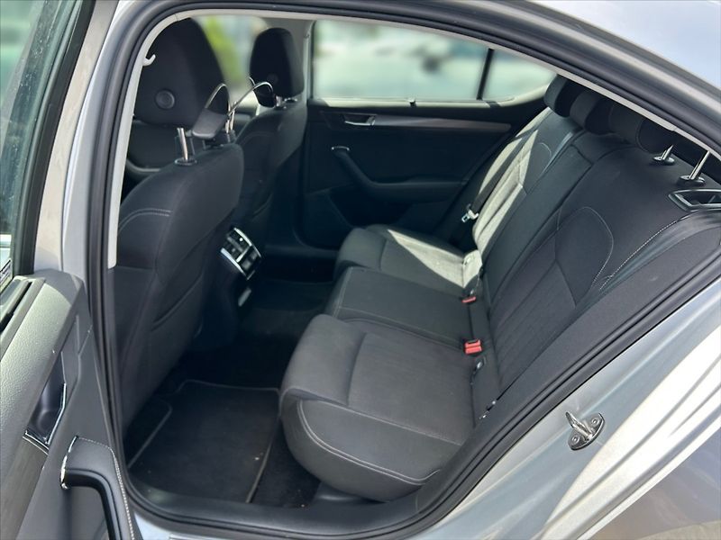 Škoda Superb 2,0 TDI 147 Style 4x4 Aut - fotka 8 z 11
