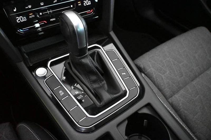 Volkswagen Passat (2023) 2.0 LED DSG ACC Kamera Tažné M - fotka 22 z 32