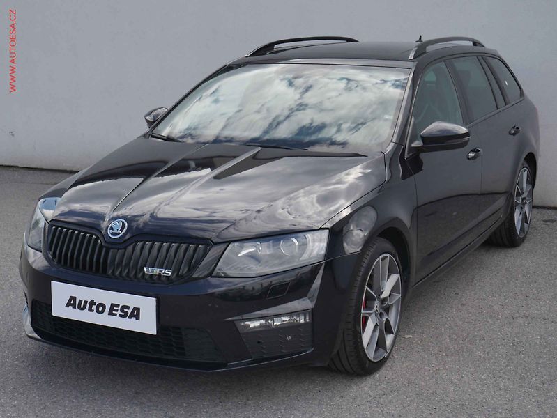 Škoda Octavia (2014) 2.0 TDi, RS, DSG, navi - fotka 3 z 13