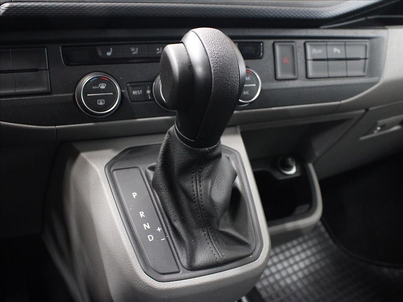 Volkswagen Caravelle 2,0 TDI 110kW DSG Comfortline - fotka 27 z 32