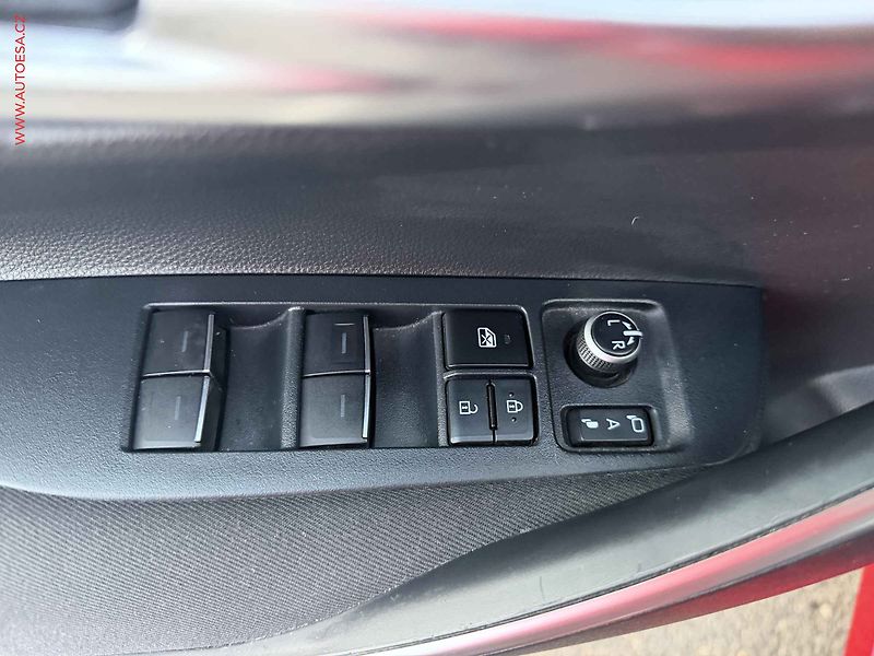 Toyota Corolla (2022) 1.5 V VT-i, 2.maj, Dynamic - fotka 11 z 18