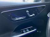 Mercedes-Benz Třídy C (2023) C 300 e kombi AMG - náhled 17