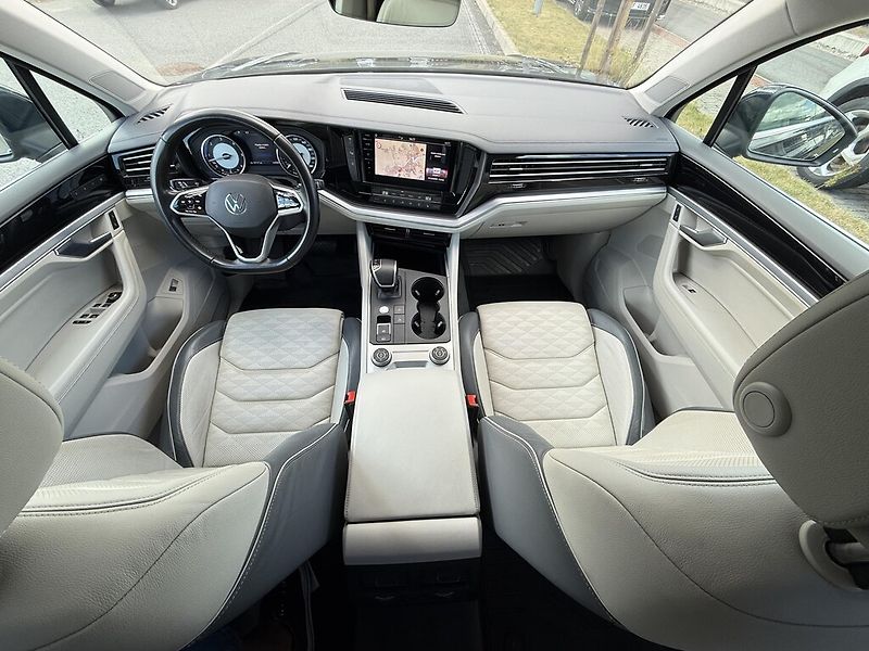 Volkswagen Touareg V6 4M 3,0 TDi 210 kW Elegance - fotka 10 z 25