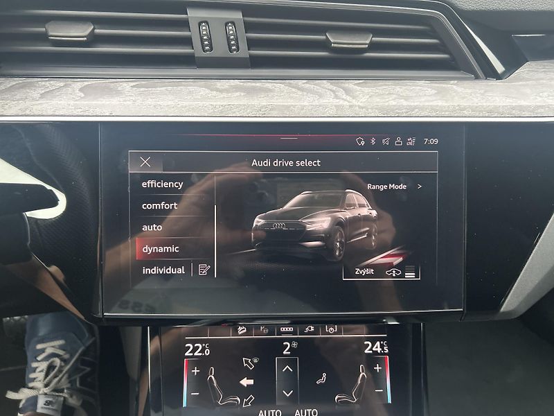 Audi e-tron 55 QUATTRO 300kw S LINE SOH96% - fotka 23 z 47