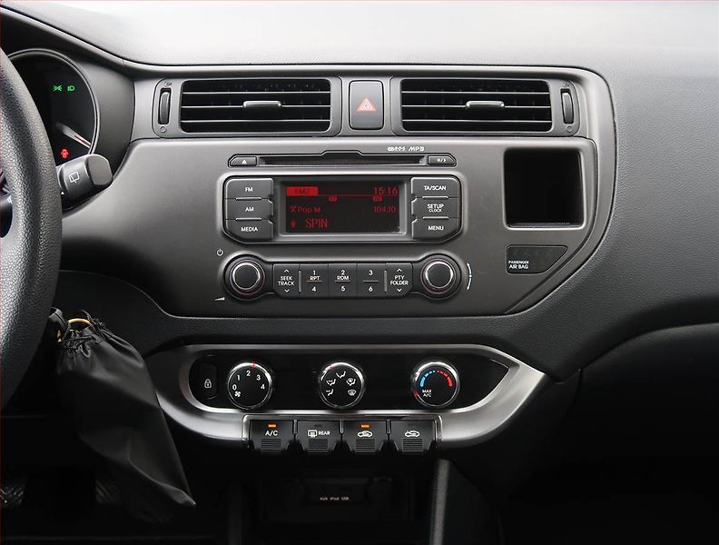Kia Rio (2013) 1.4 CVVT, Park. senzory - fotka 12 z 15