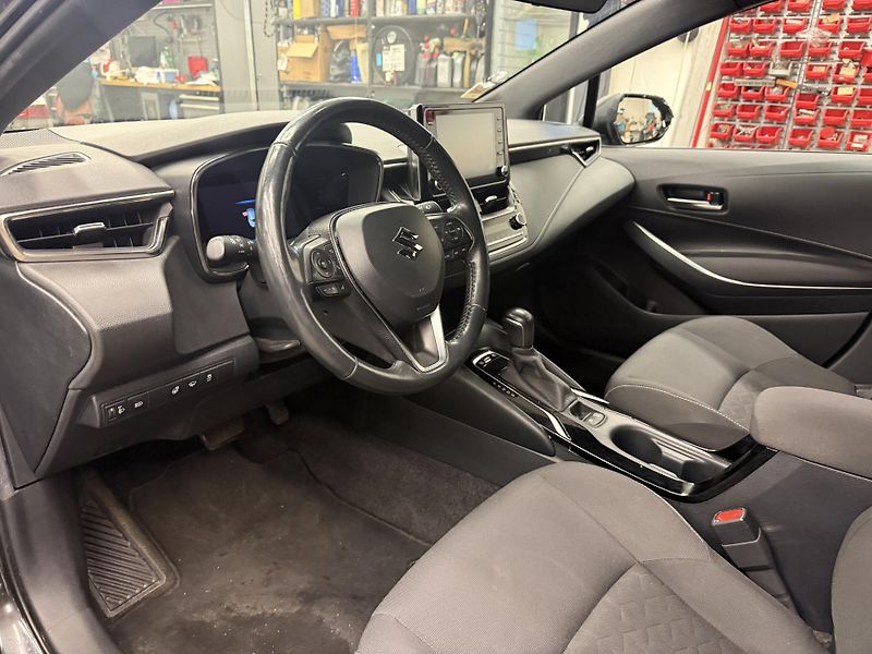 Suzuki Swace 1.8 Hybrid Comfort+ 72kW - fotka 8 z 22