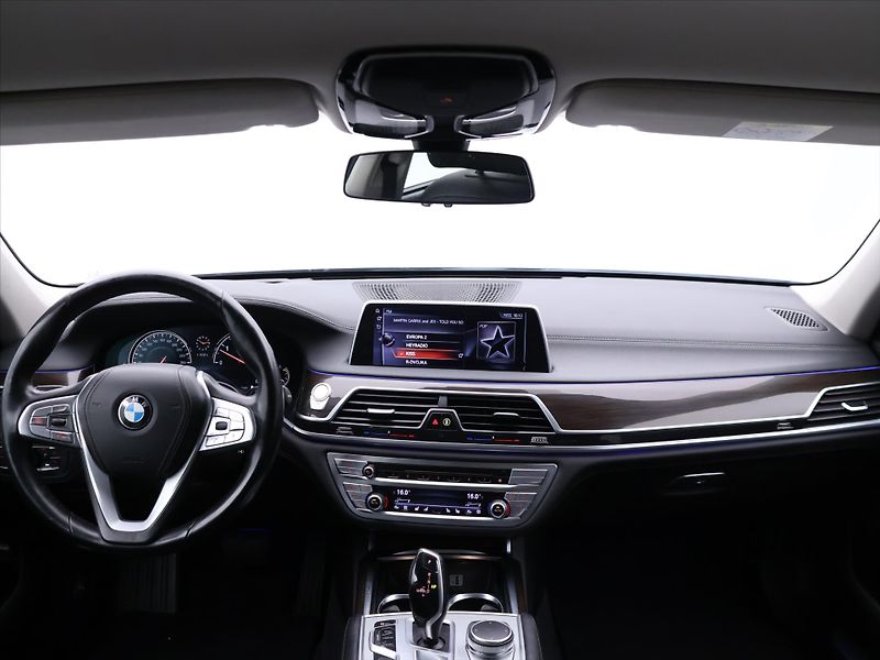 BMW Řada 7 3,0 740d 235kW xDrive LED - fotka 29 z 38