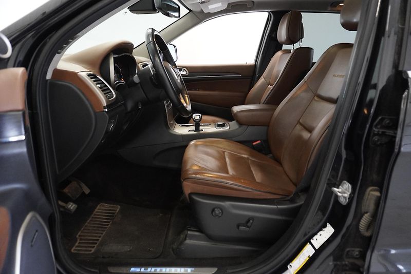 Jeep Grand Cherokee 3,0 MJT V6 4X4 AUTOMAT - fotka 13 z 33