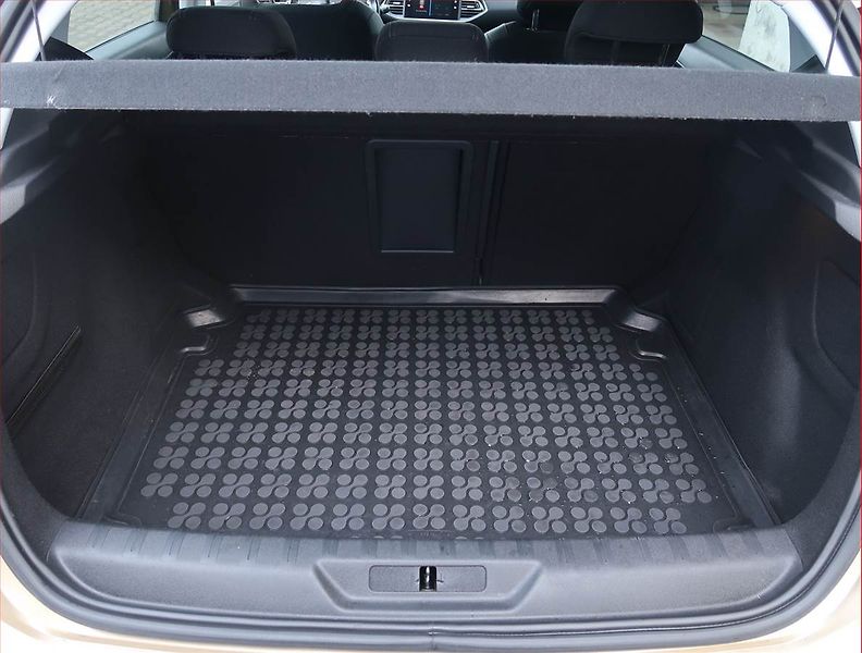 Peugeot 308 (2018) 1.2 PureTech, Serv.kniha - fotka 13 z 14