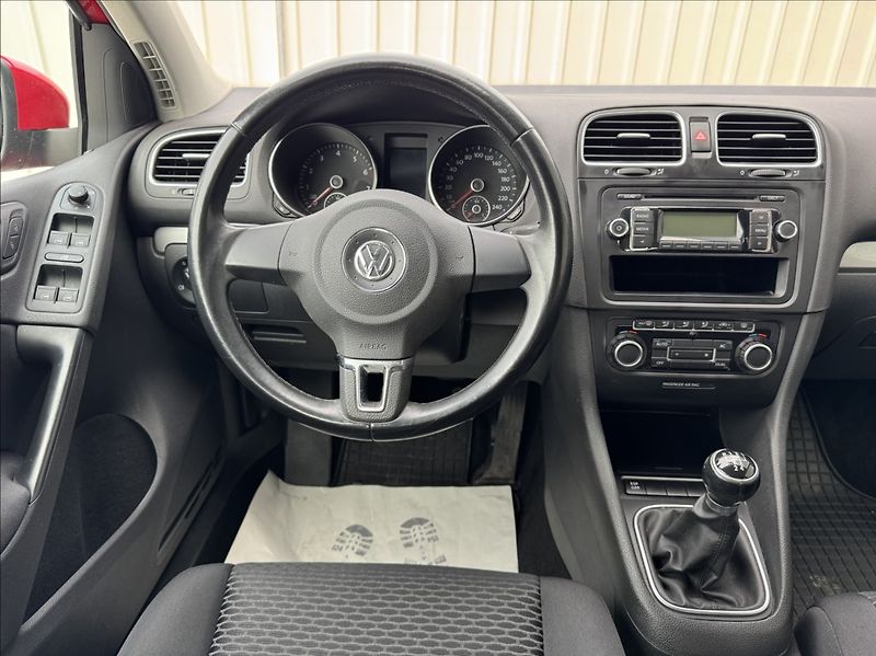 Volkswagen Golf 1,4 i 16V TRENDLINE 1.maj. ČR - fotka 31 z 50
