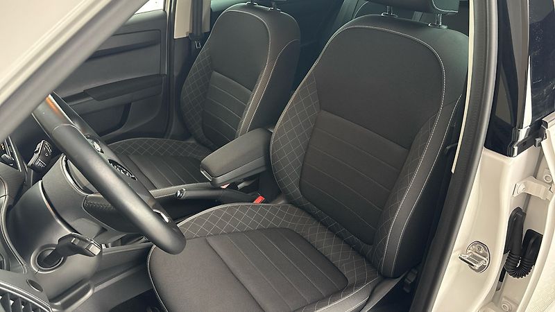 Škoda Fabia 1.0 TSI Ambition Combi - fotka 15 z 23