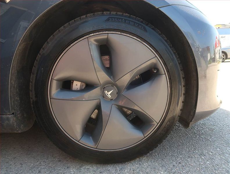 Tesla Model 3 (2020) Std Range Plus 52kWh, SoH 82% - fotka 15 z 21