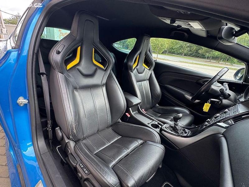Opel Astra (2012) GTC OPC 2.0 Turbo 206kw - fotka 10 z 22