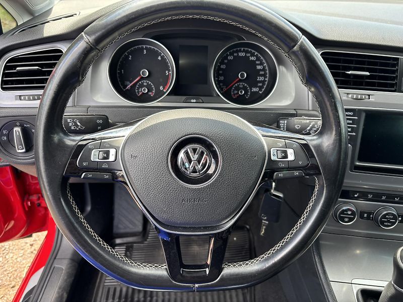 Volkswagen Golf 1.6 TDI 81KW VARIANT - fotka 18 z 23
