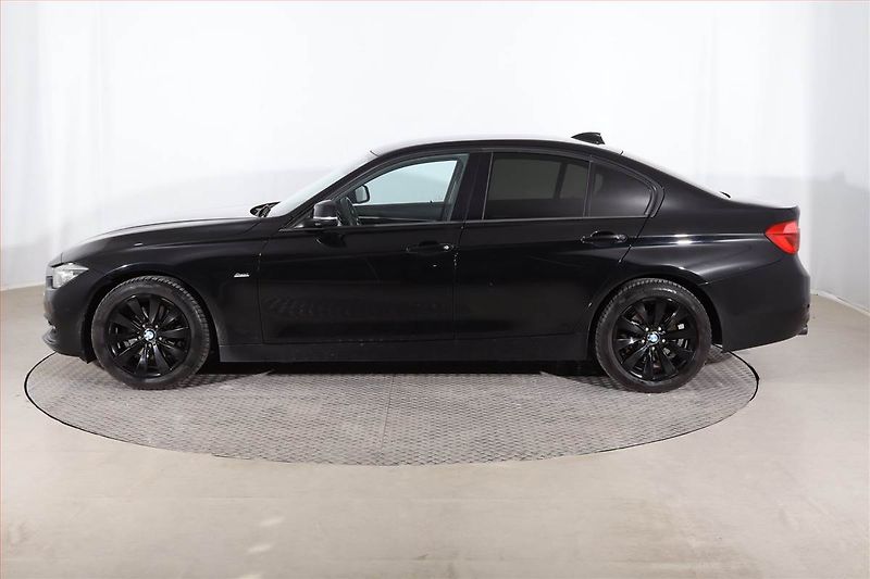 BMW Řada 3 (2016) 320 d, Serv.kniha, Navi - fotka 3 z 25