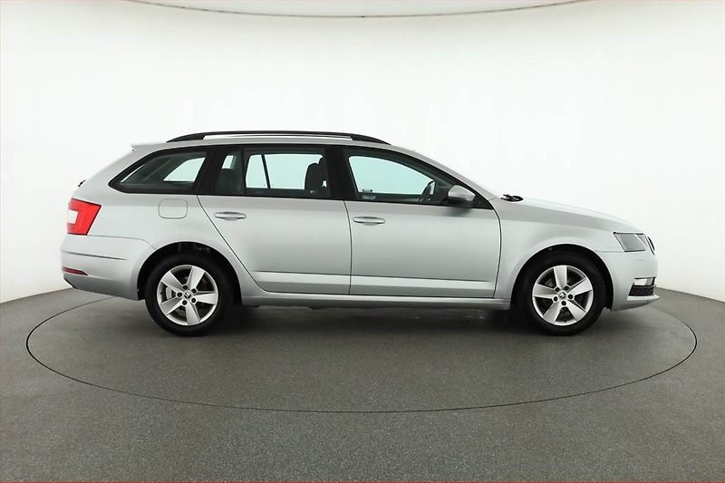 Škoda Octavia (2017) 1.6 TDI, Tempomat - fotka 6 z 16