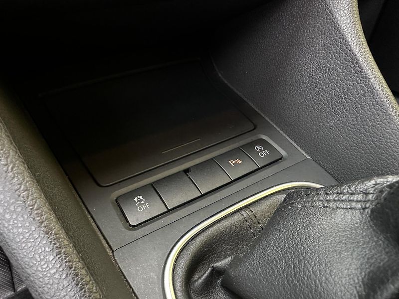 Volkswagen Golf (2012) KOMBI 1.6TDI/77kW *KLIMA*1.Maj - fotka 13 z 30
