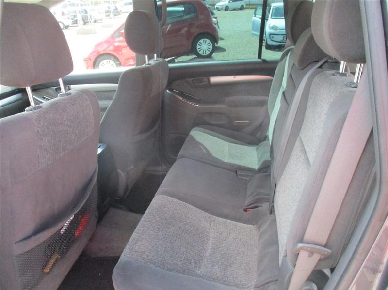 Toyota Land Cruiser 3,0 D4D, 4X4, klima,tažne zař. - fotka 11 z 24