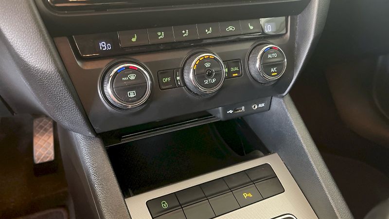 Škoda Octavia (2015) Kombi Elegance 2.0TDI 110kW - fotka 24 z 29