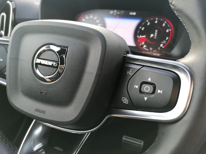 Volvo XC40 (2022) 1.5 T3 R-DESIGN Aut. - fotka 23 z 35