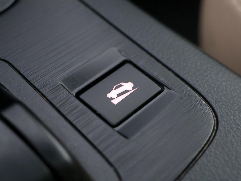 Subaru Outback 2,5 Active Lineatronic CZ DPH - fotka 29 z 38