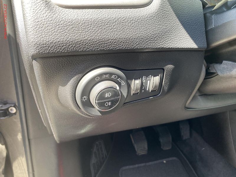 Jeep Compass (2019) 1.4 M-Air FWD, Longitude - fotka 14 z 17