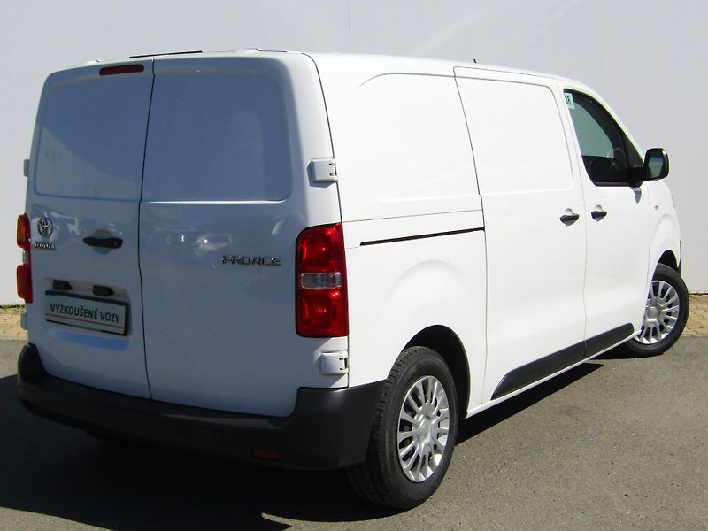 Toyota ProAce (2023) 1,5 D-4D 88 KW - fotka 2 z 26