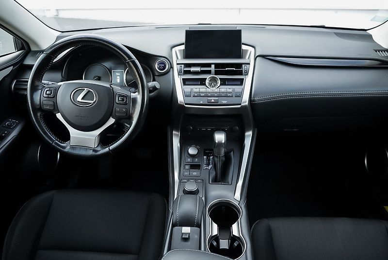 Lexus NX 300h 300H 2.5 HYBRID AWD PREMIUM - fotka 15 z 24