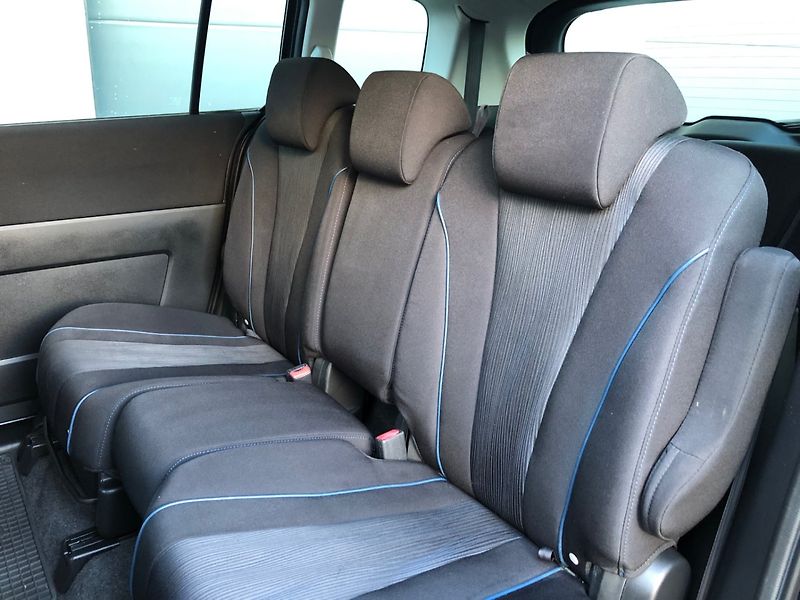Mazda 5 (2011) 1.6 MZR-CD, 7míst - fotka 11 z 31