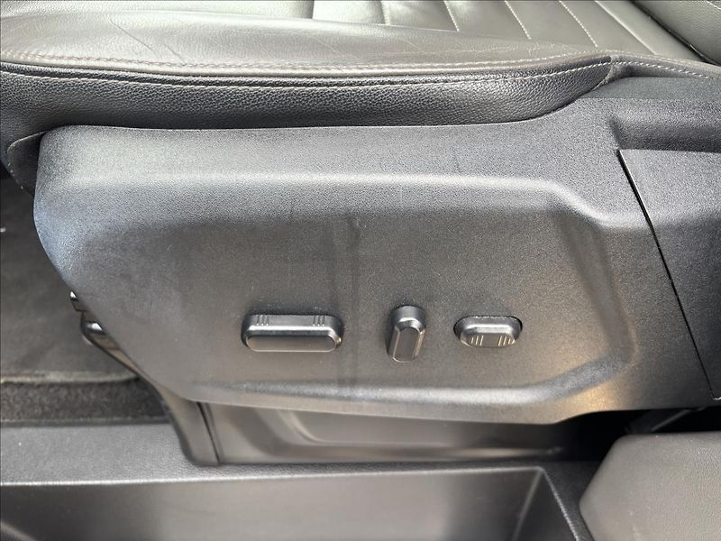 Ford Tourneo Custom 2,0 EcoBlue 136kW TitaniumX L2 - fotka 25 z 42