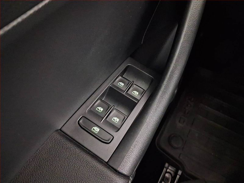 Škoda Rapid (2018) Style 1.0 TSI, Serv.kniha - fotka 18 z 19