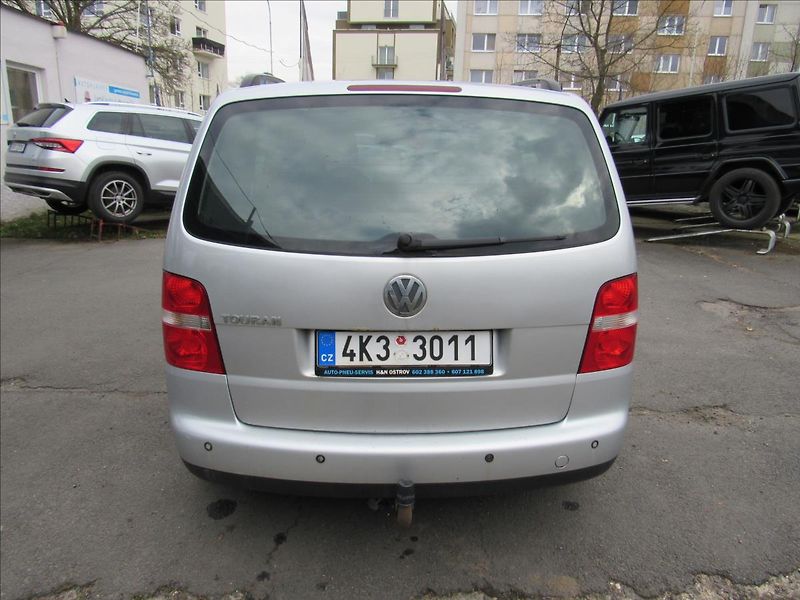 Volkswagen Touran 1,6 MPi 75kW - fotka 5 z 25