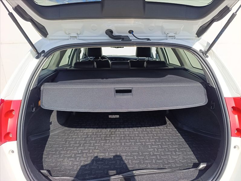 Toyota Auris 1,8 i HYBRID AT KAMERA NAVI - fotka 9 z 39