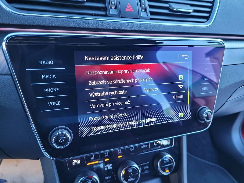 Škoda Superb 2.0 TDI DSG7 140kW Sportline 4 - fotka 35 z 62