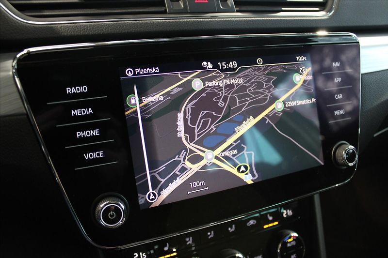 Škoda Superb TDi DSG Combi LED/DPH - fotka 17 z 27