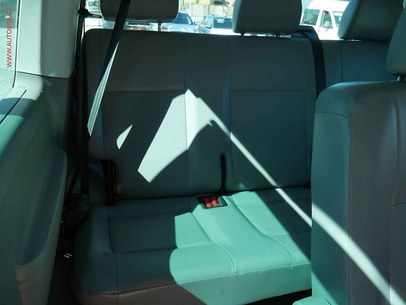 Volkswagen Transporter (2009) 2.5TDI L2 9míst, AC - fotka 12 z 16