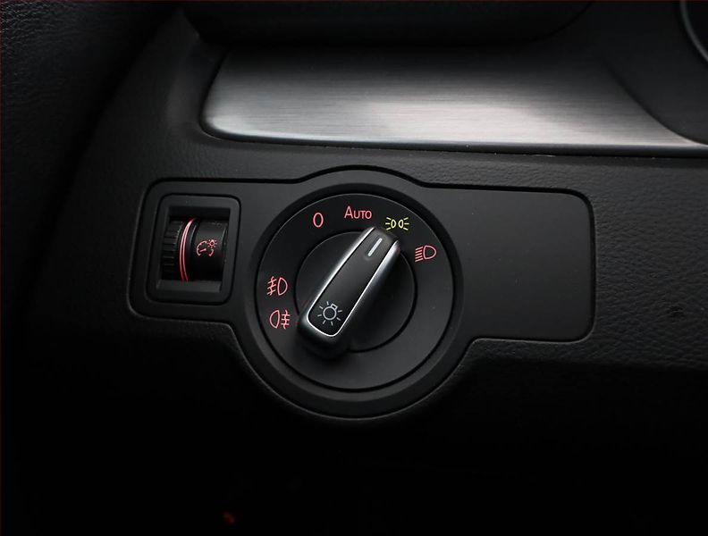 Volkswagen Passat (2014) 2.0 TDI, Automat, Xenony - fotka 14 z 17