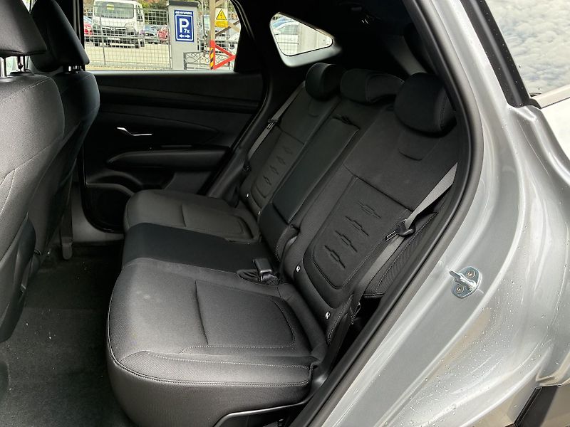 Hyundai Tucson 1,6 T-GDi DCT 110kW GO CZECH!  - fotka 17 z 19