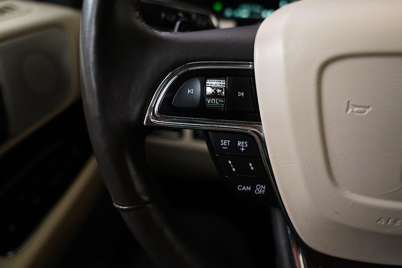 Lincoln Navigator - fotka 14 z 27