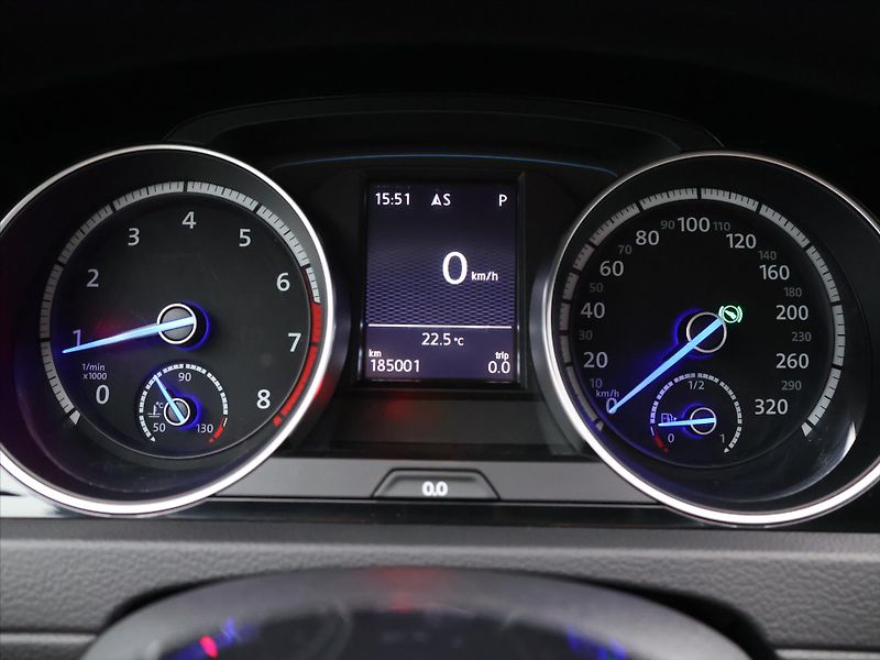 Volkswagen Golf 2,0 TSI R 221kW 4Motion DSG - fotka 16 z 35