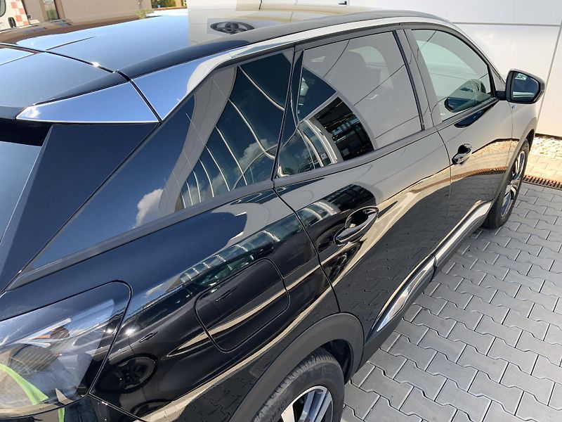 Peugeot 3008 ALLURE PACK 1.6 PHEV 165kW AT8 - fotka 27 z 33
