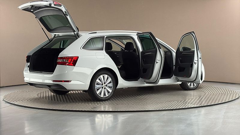 Škoda Superb 2.0 TDI DSG Style Combi - fotka 6 z 28