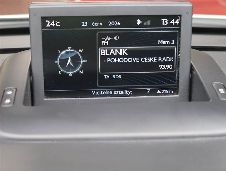 Peugeot 3008 (2015) 1.6 BlueHDi, Navi, Tempomat - fotka 18 z 18