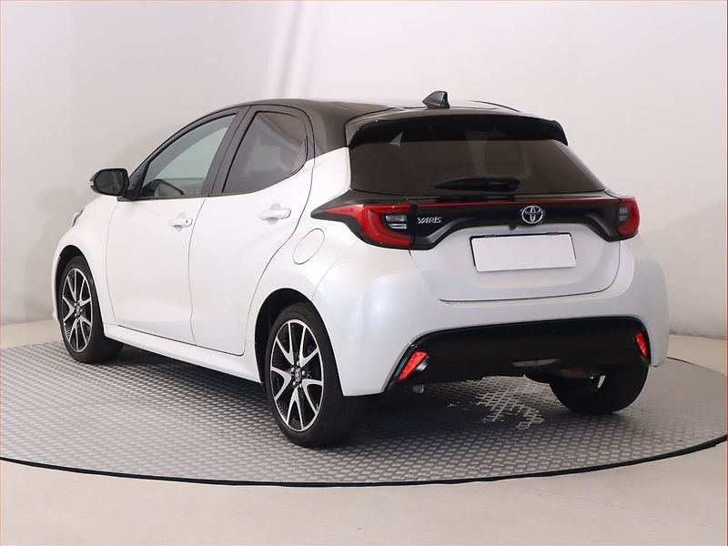 Toyota Yaris (2021) 1.5 VVT-i, Serv.kniha, Kůže - fotka 4 z 17