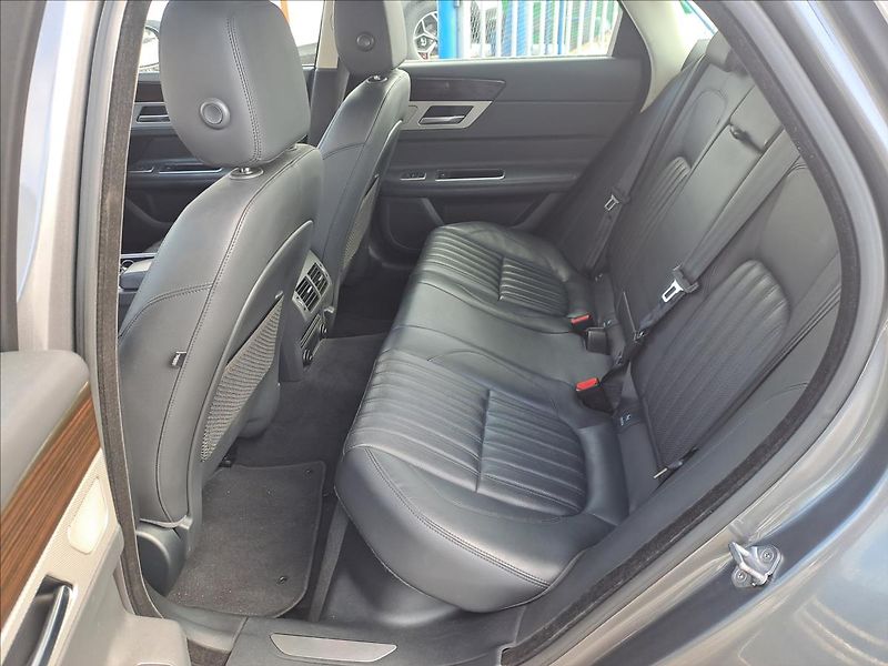 Jaguar XF 2,0 d 132 kW AUT,NAVI,KAMERA - fotka 7 z 21