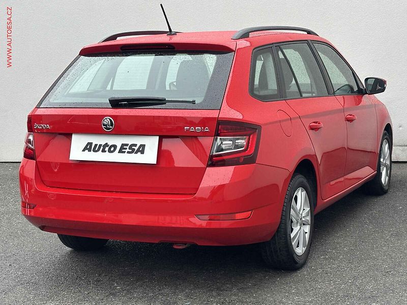Škoda Fabia (2019) 1.0 TSI, ČR, LED, AC, temp - fotka 4 z 17