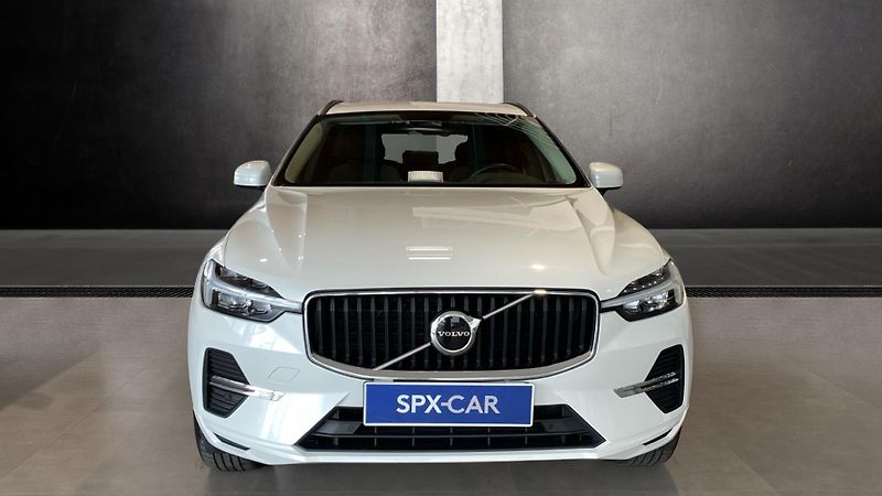 Volvo XC60 CORE, B4 AWD, 145+10 kW / 197+ - fotka 2 z 35