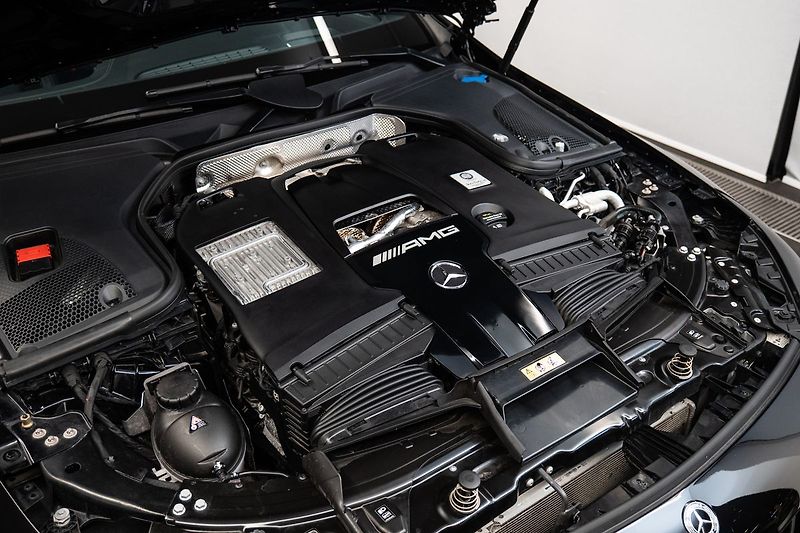 Mercedes-Benz AMG GT 63 4MATIC+ - fotka 22 z 25