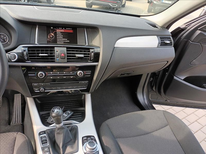 BMW X4 2,0 xDrive20d,MANUÁL,NAVI, - fotka 13 z 41