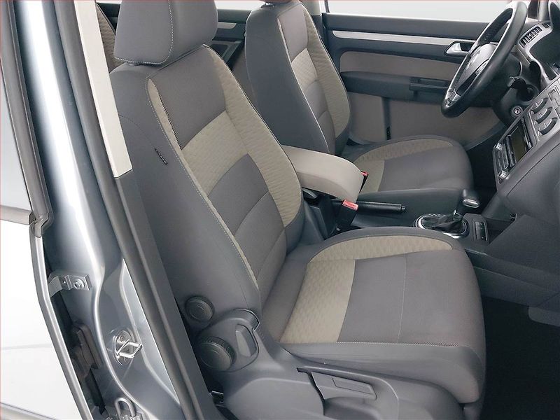 Volkswagen Touran (2008) Cross 1.9 TDI, Automat - fotka 9 z 21